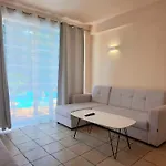 Aloha With Pool Апартаменти *