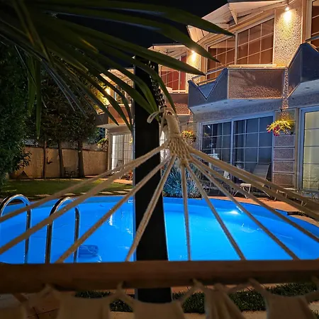 דירה Aloha With Pool סקופיה