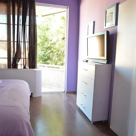 Aloha Apartments With Pool *