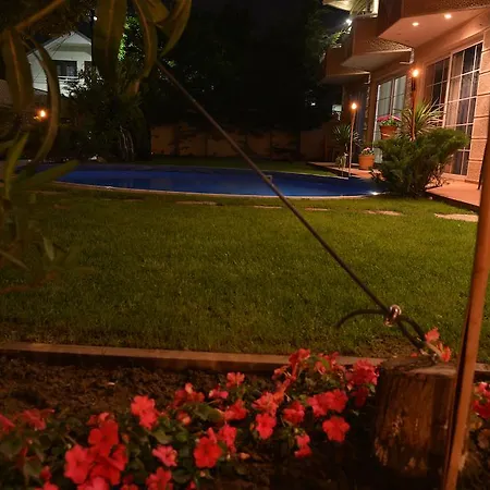 公寓 Aloha With Pool 斯科普里