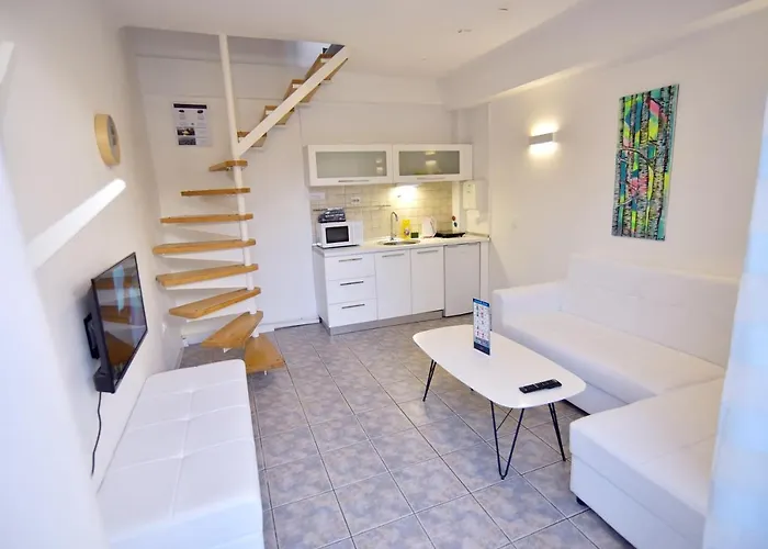 Aloha With Pool Apartament