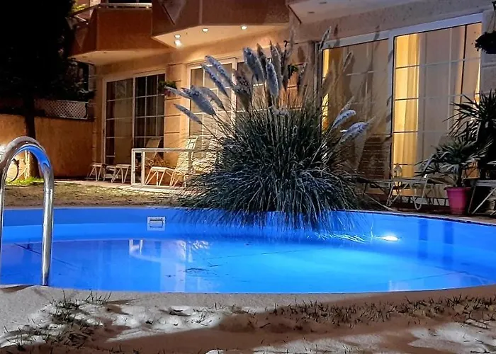 Aloha With Pool Apartamento Escópia