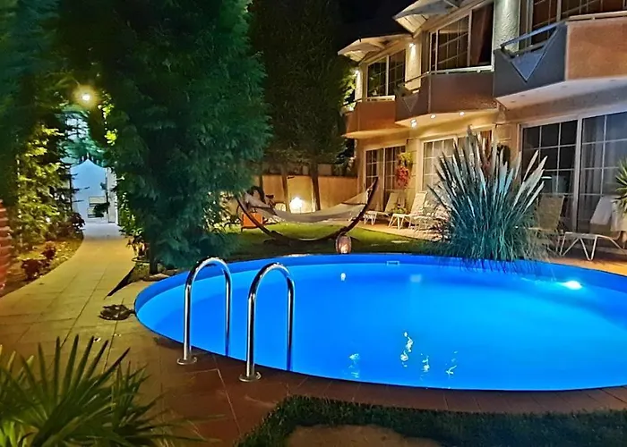 Aloha With Pool Apartament