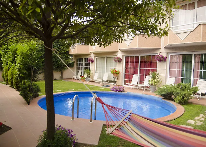 Aloha With Pool Apartament